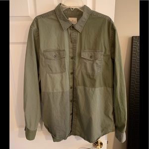 American eagle button down size XL